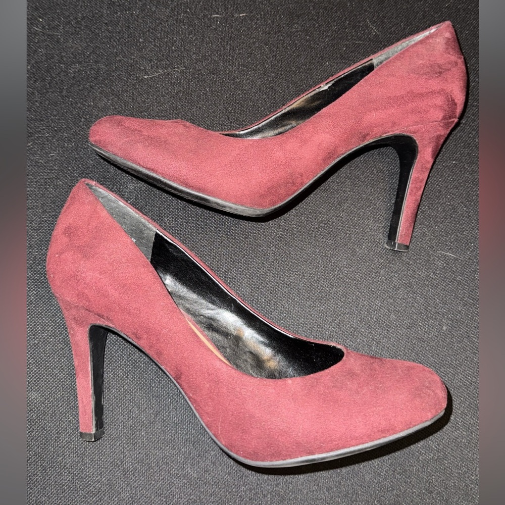 Kate & Katie suede burgundy heels size 7.5 *worn twice*